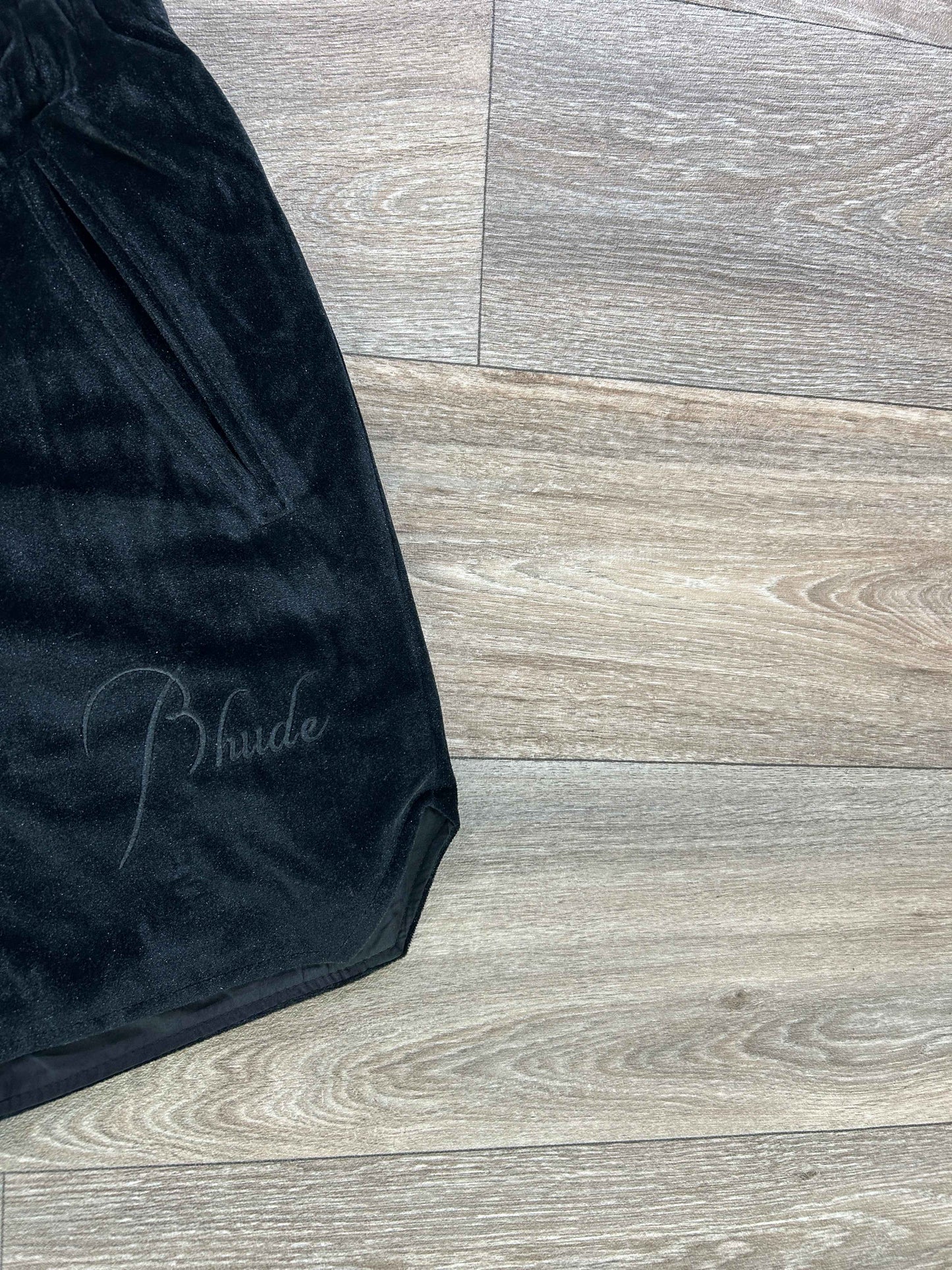 Rhude velvet logo print shorts