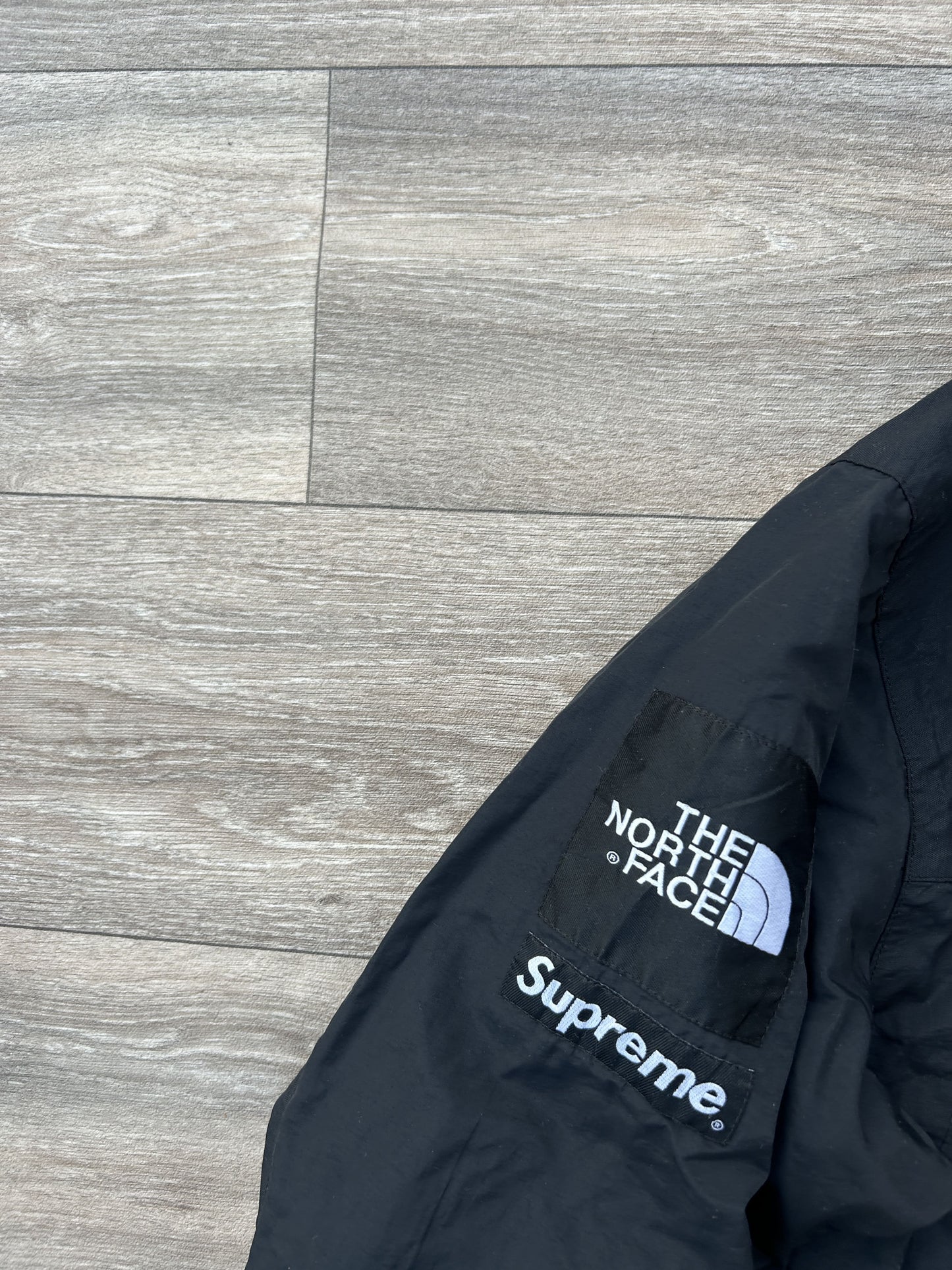 Supreme x TNF Gore'tex outdoor jacket