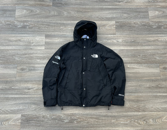 Supreme x TNF Gore'tex outdoor jacket