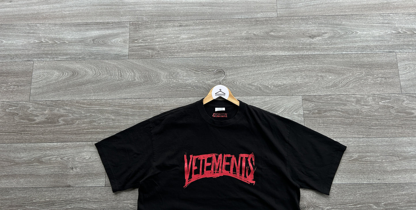 Vetements world tour logo tshirt