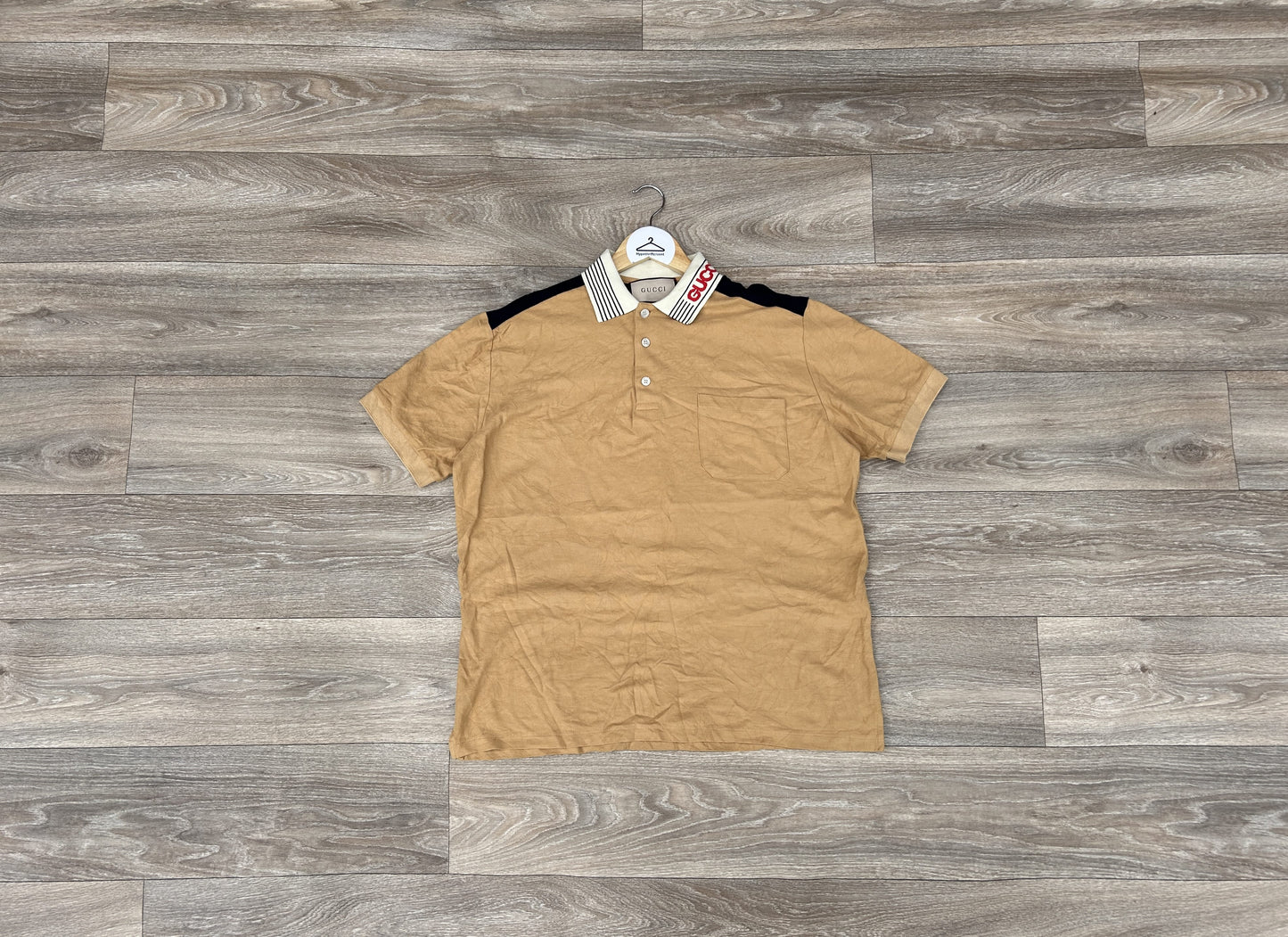 Gucci neck logo collar tshirt