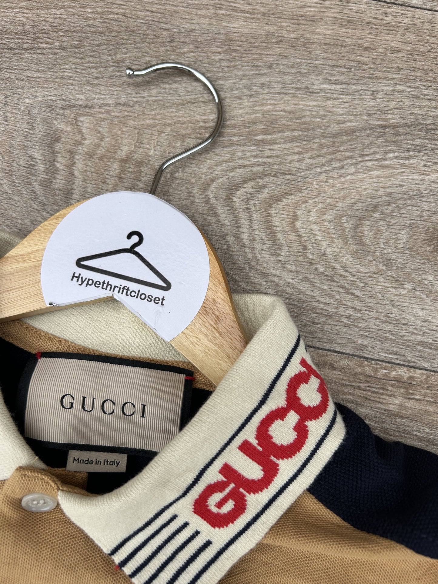 Gucci neck logo collar tshirt